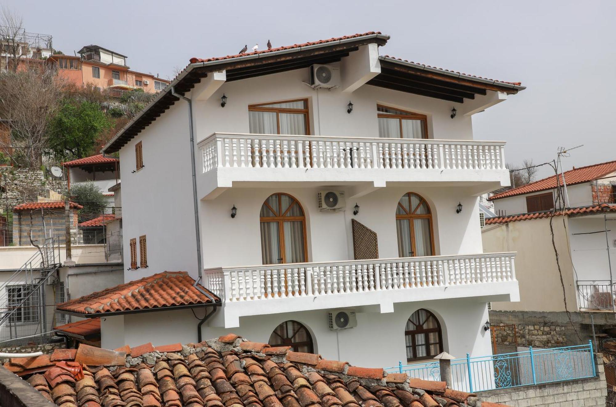Vila Malasi Berat Exterior foto